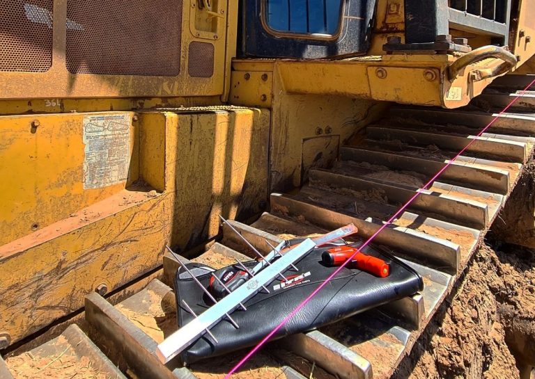 Undercarriage: measuring wear and replacing a complete track